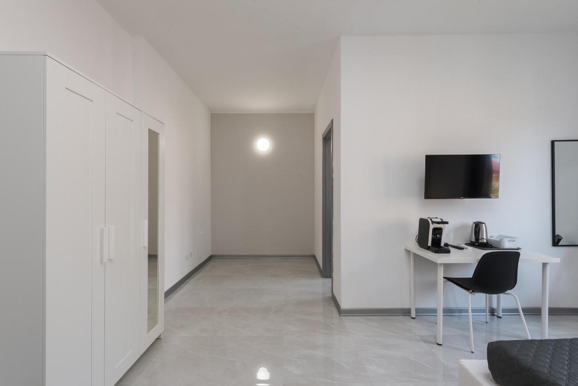 Travelershome Ciampino Airport Guesthouse 600M To Airport Extérieur photo