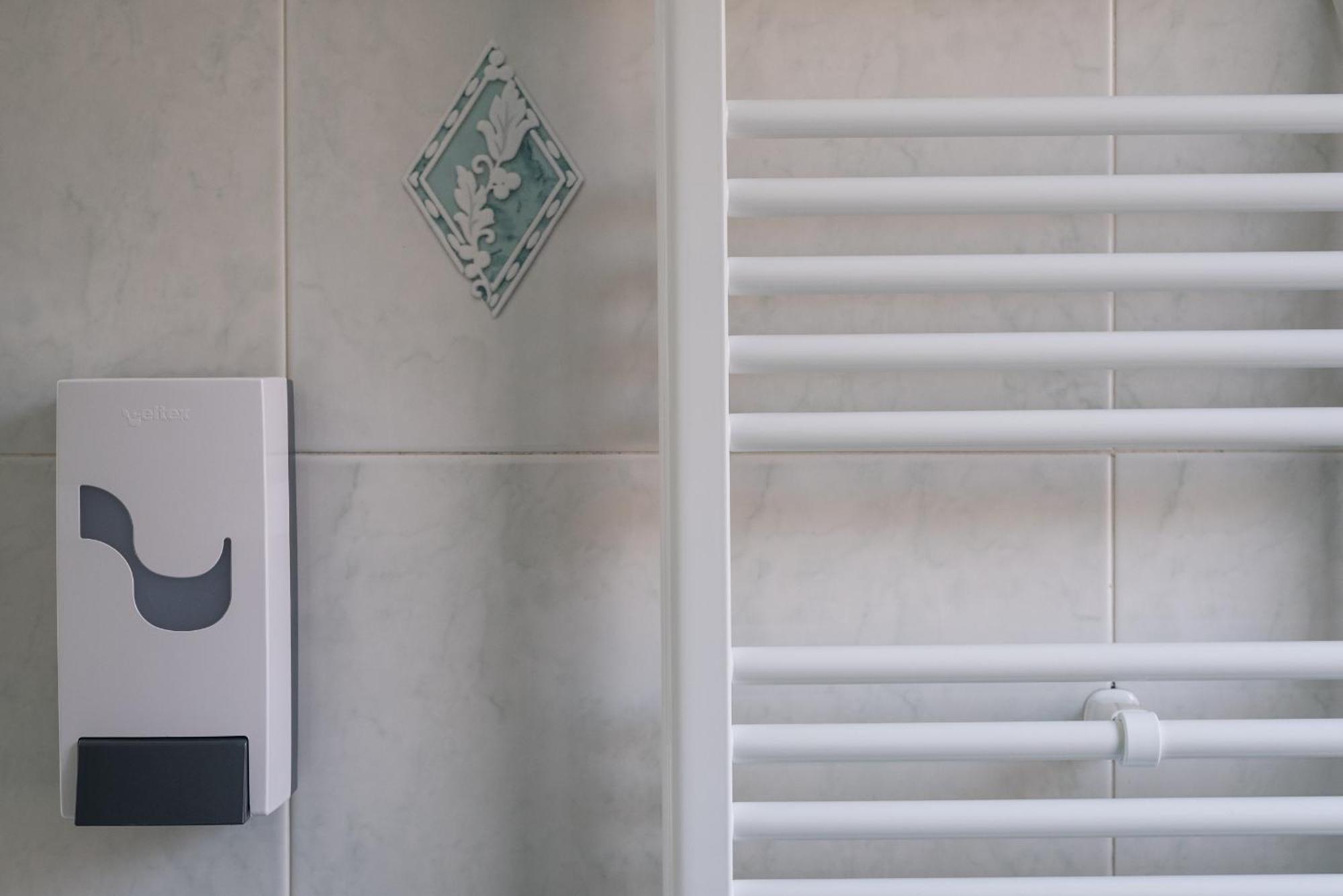 Travelershome Ciampino Airport Guesthouse 600M To Airport Extérieur photo