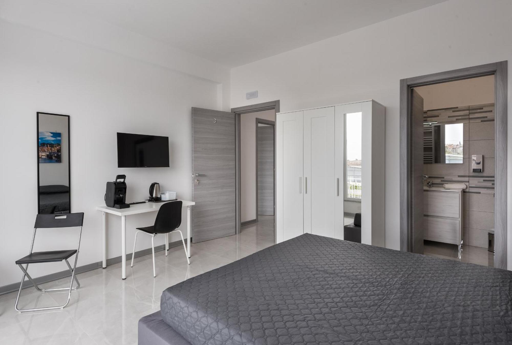Travelershome Ciampino Airport Guesthouse 600M To Airport Extérieur photo