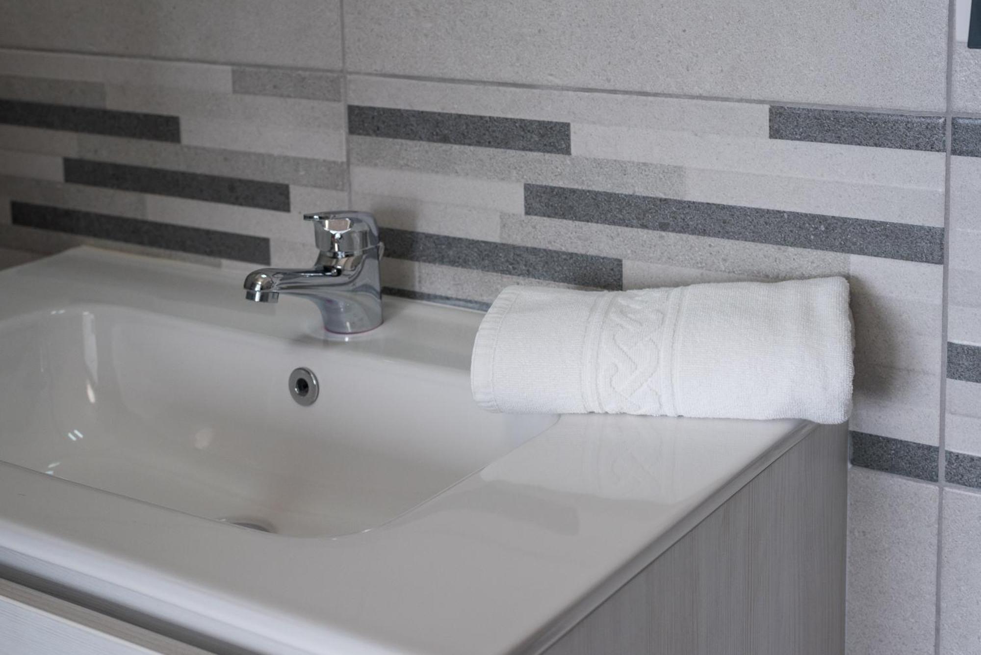 Travelershome Ciampino Airport Guesthouse 600M To Airport Extérieur photo