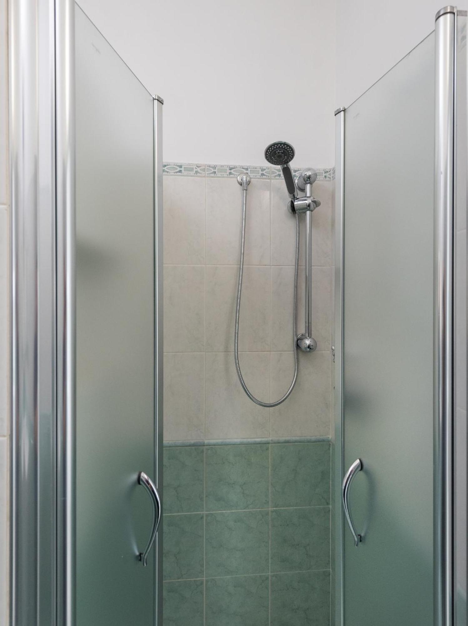 Travelershome Ciampino Airport Guesthouse 600M To Airport Extérieur photo